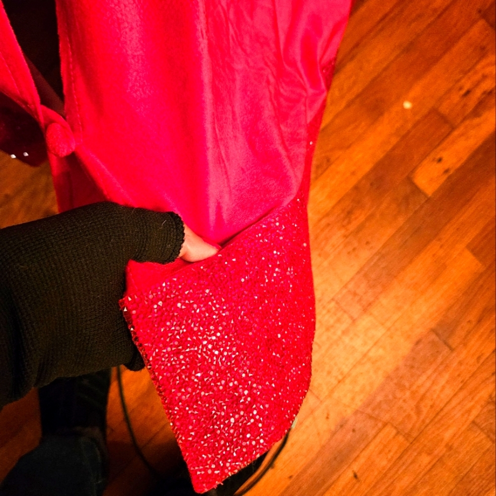 NWOT "Glitzhome" Red Tree Skirt